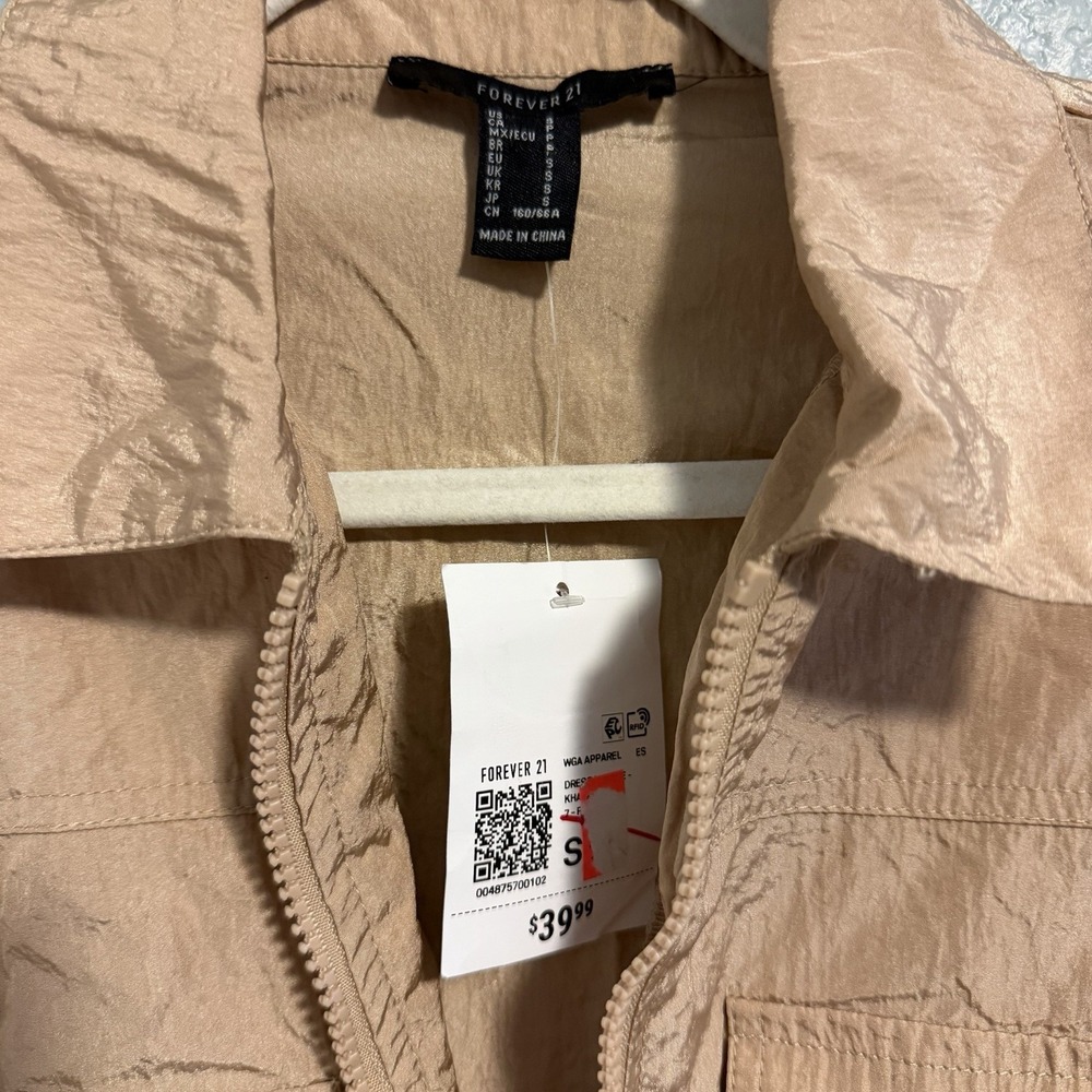 NWT Forever 21 Nylon Beige Jumpsuit. Size Small Light Weight - Picture 6 of 6